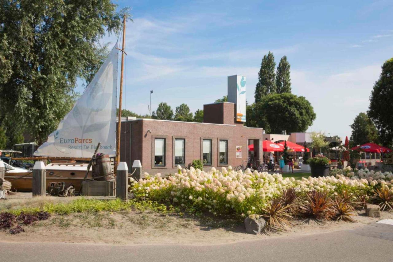 Europarcs De Biesbosch Hotel Willemsdorp Exterior photo